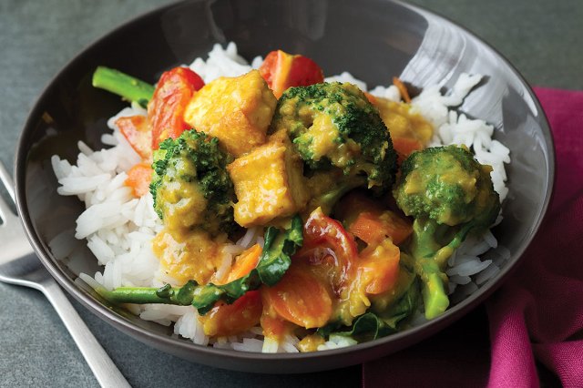 phuket-yellow-curry-with-broccoli-tofu-kale